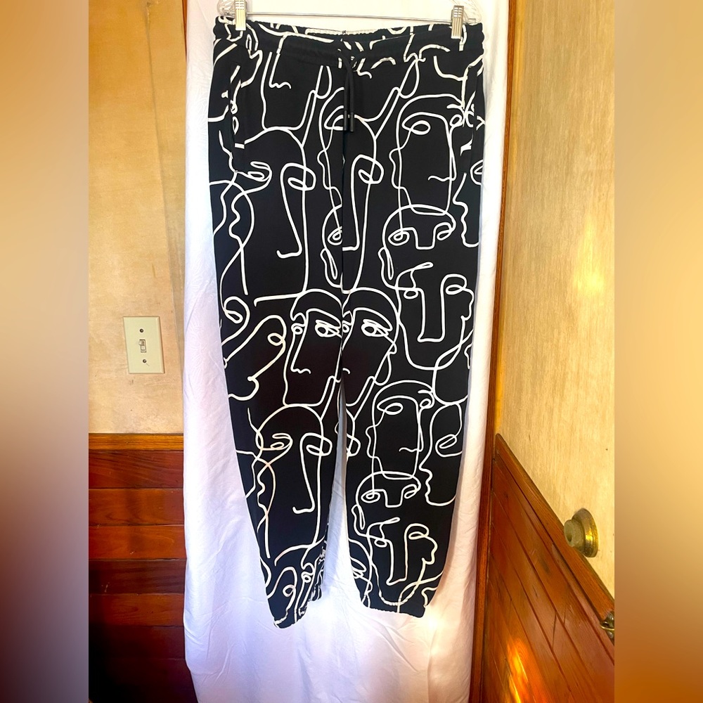 Marcelo button faces sweatpants